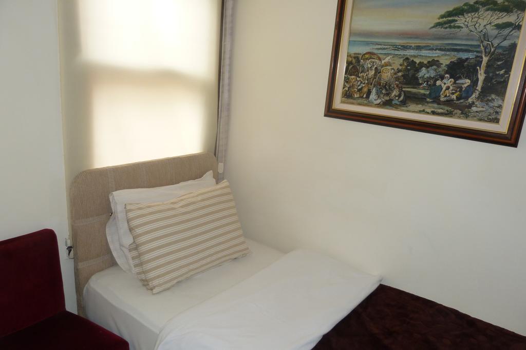 Eagles Budget Home Стамбул Номер фото
