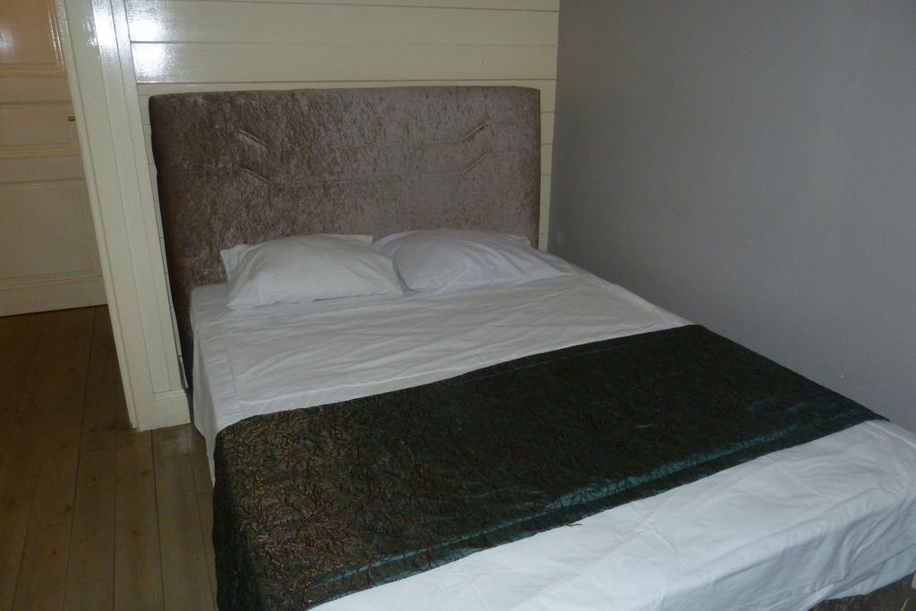 Eagles Budget Home Стамбул Номер фото